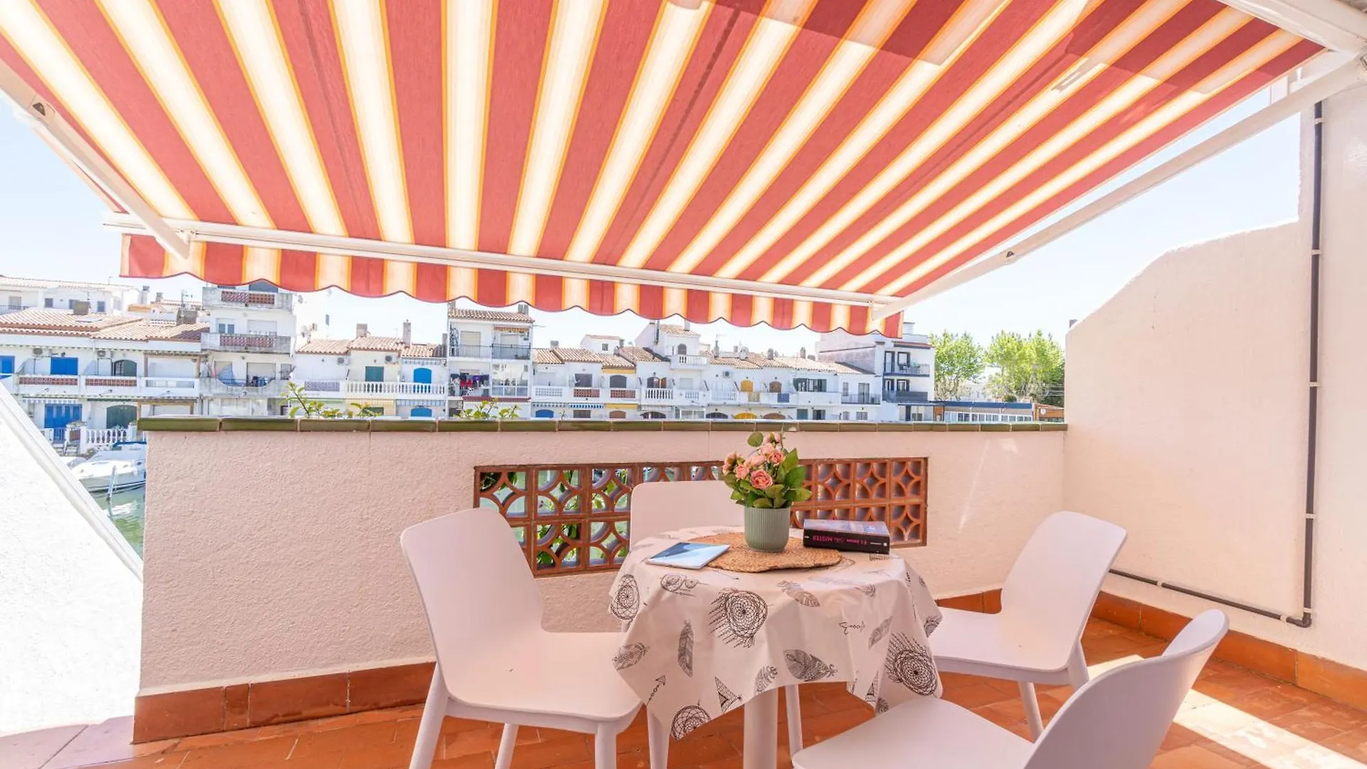 Basic Comfort Casa Al Canal Porto Fino 0153 Empuriabrava Spain