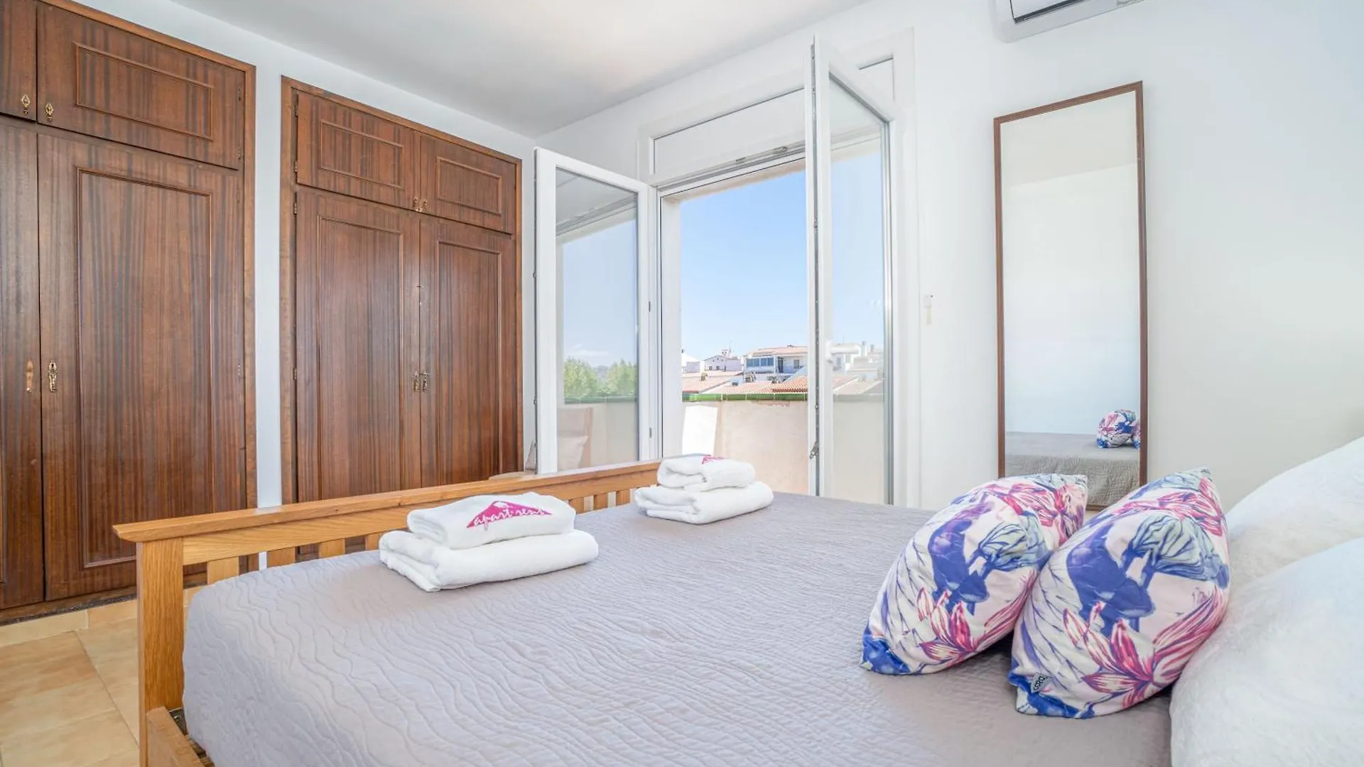 Villa Basic Comfort Casa Al Canal Porto Fino 0153 Empuriabrava