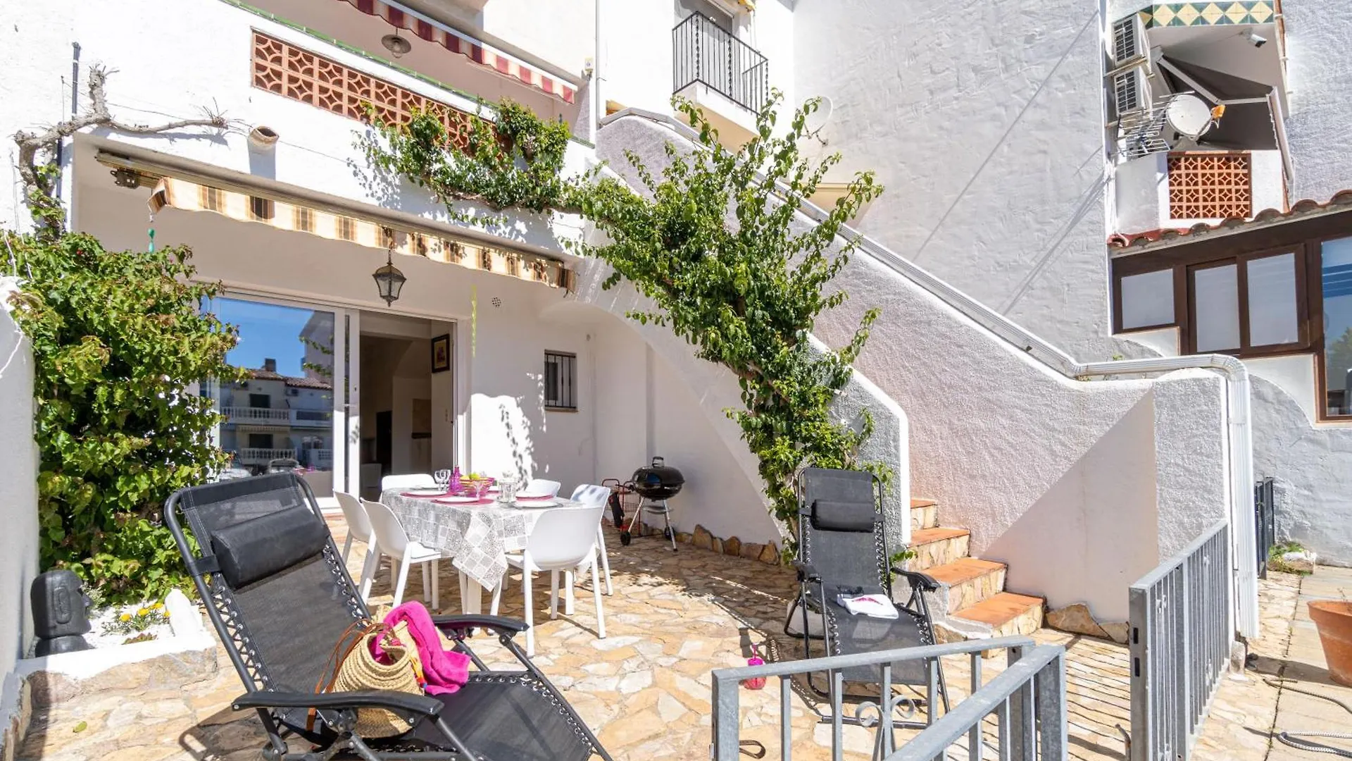 Basic Comfort Casa Al Canal Porto Fino 0153 Empuriabrava Villa